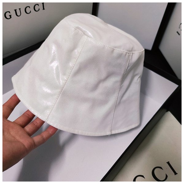 Peegeldav naiste müts