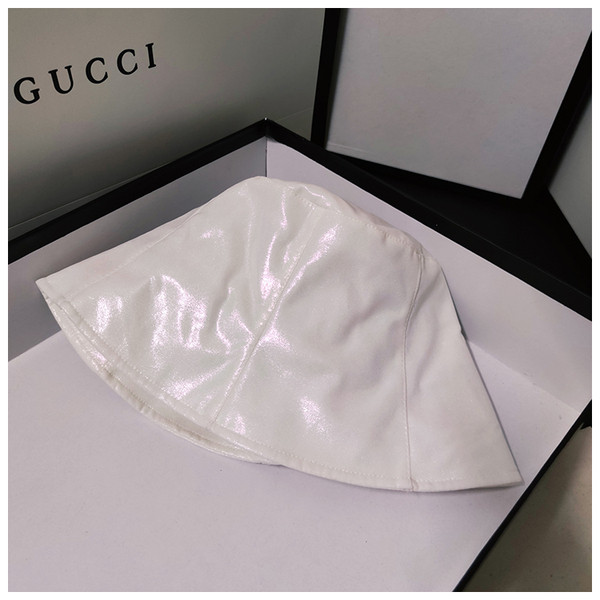 Peegeldav naiste müts