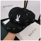 Moodne visiiri ja tikandiga müts