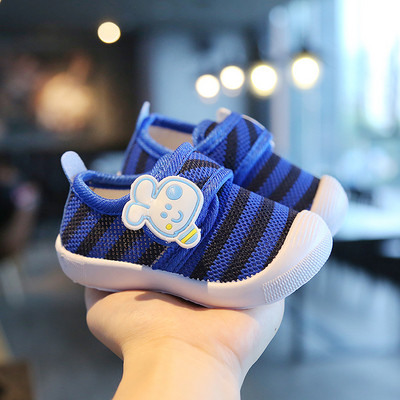 Légáteresztő babacipő matricával lányoknak és fiúknak