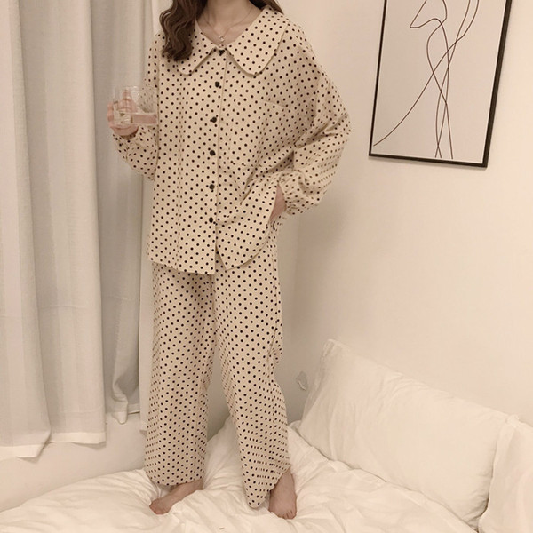 Stiilne kaheosaline täppidega naiste pidžaama