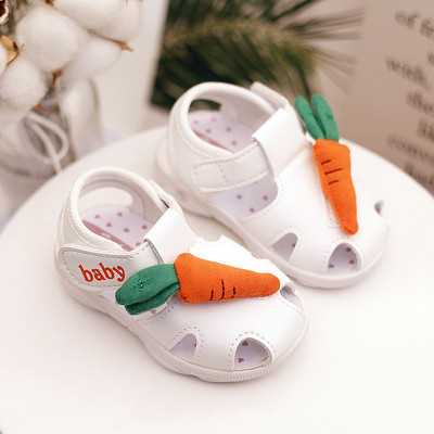 3D-elementide ja kleebisega beebisandaalid