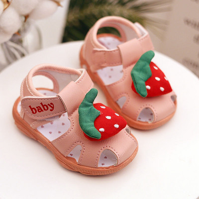 3D-elementide ja kleebisega beebisandaalid