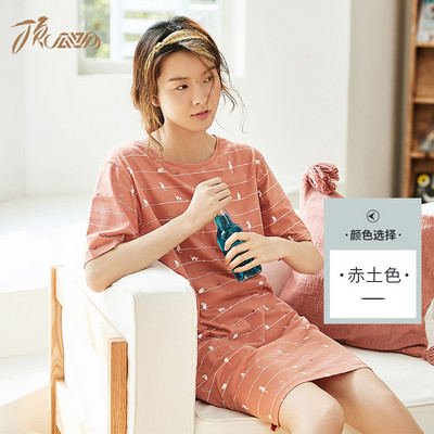 Naiste öösärk lühikeste varrukate ja ovaalse kaelusega