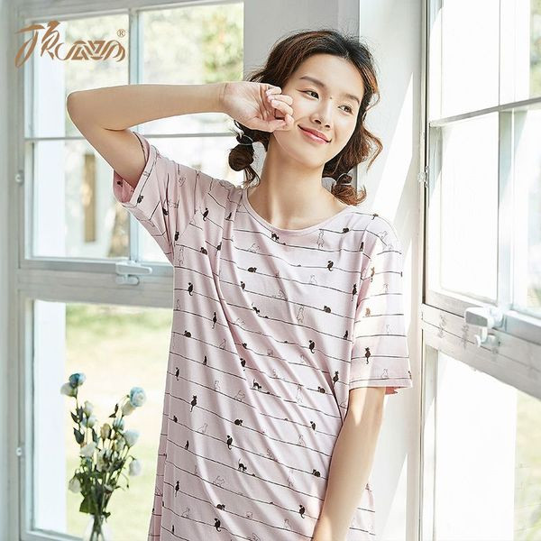 Naiste öösärk lühikeste varrukate ja ovaalse kaelusega