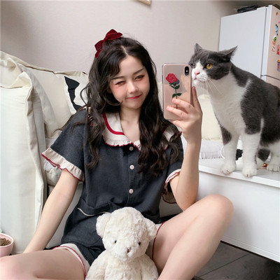 Dvodijelna ljetna ženska pidžama s kratkim rukavima i gumbima