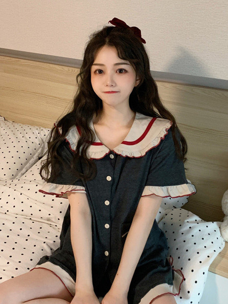 Dvodijelna ljetna ženska pidžama s kratkim rukavima i gumbima