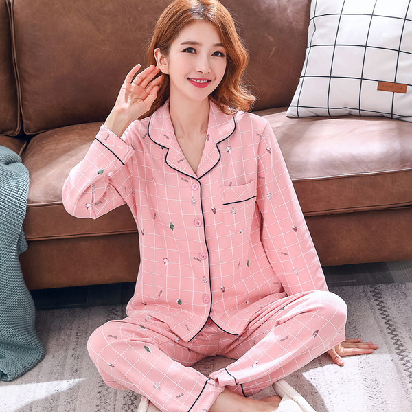 Női pizsama két részből, többféle alkalmazással