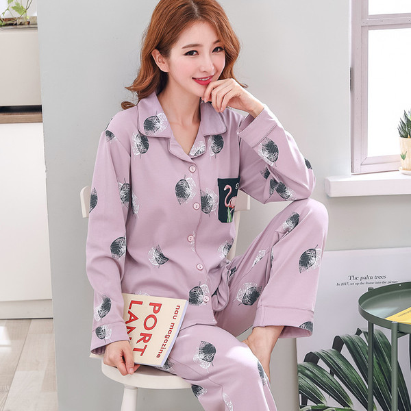 Női pizsama két részből, többféle alkalmazással