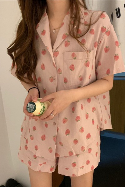 Naiste suvine kaheosaline pidžaama klassikalise krae ja taskuga