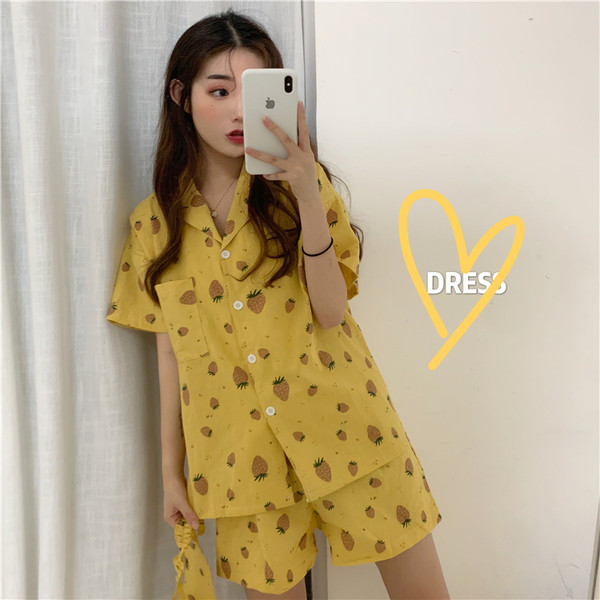 Naiste suvine kaheosaline pidžaama klassikalise krae ja taskuga