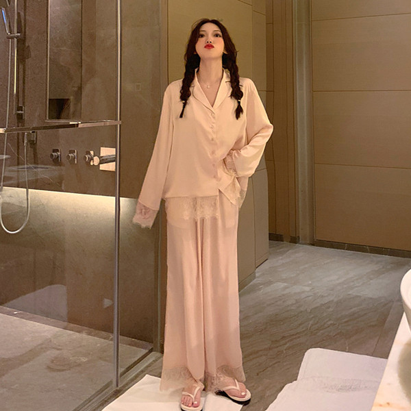 Naiste kaheosaline pidžaama pikkade varrukate ja nööpidega