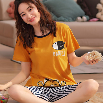 Kevadised aplikatsiooniga naiste pidžaamad - mitmes mudelis