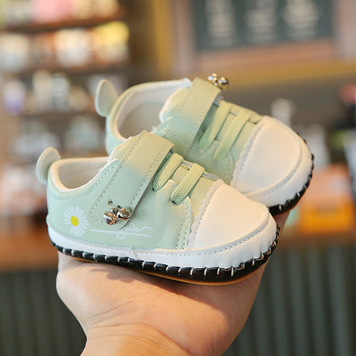 Öko bőrből készült babacipő hímzéssel