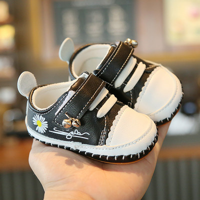 Öko bőrből készült babacipő hímzéssel