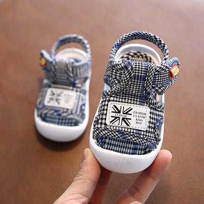 Бебешки сандали с лепенка и емблема 