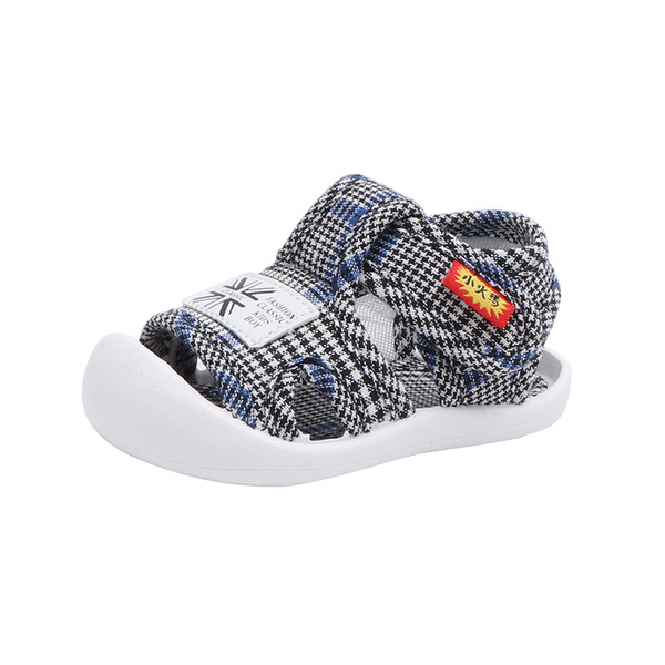 Kleebise ja embleemiga beebisandaalid