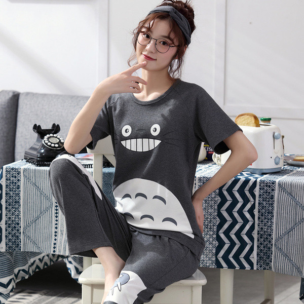 Lühikeste varrukatega ja aplikatsiooniga naiste pidžaamad – mitmes mudelis