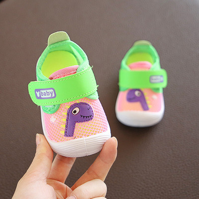 Kleepsuga hingavad beebikingad poistele