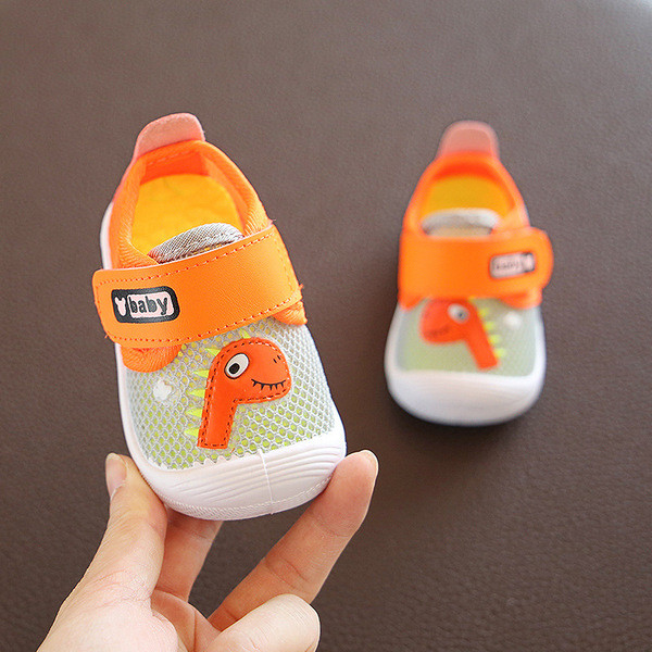 Kleepsuga hingavad beebikingad poistele