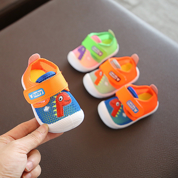 Kleepsuga hingavad beebikingad poistele