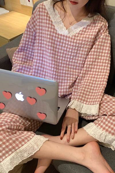 Kahes osas pitsiga ruuduline naiste pidžaama