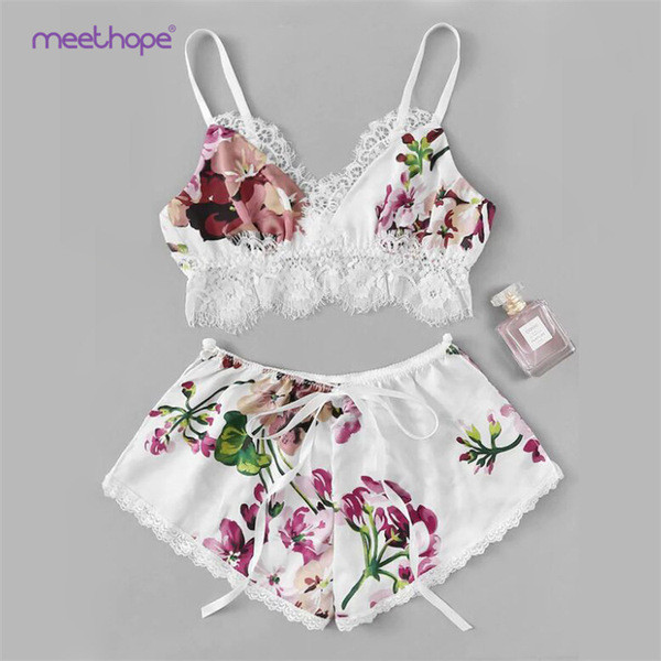 Naujo modelio moteriška pižama, įskaitant krūtinę ir šortus su nėriniais ir gėlių raštu