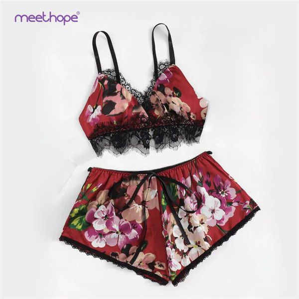 Naujo modelio moteriška pižama, įskaitant krūtinę ir šortus su nėriniais ir gėlių raštu