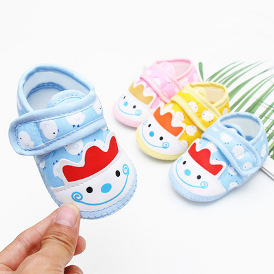 Бебешки обувки с лепенка и апликация