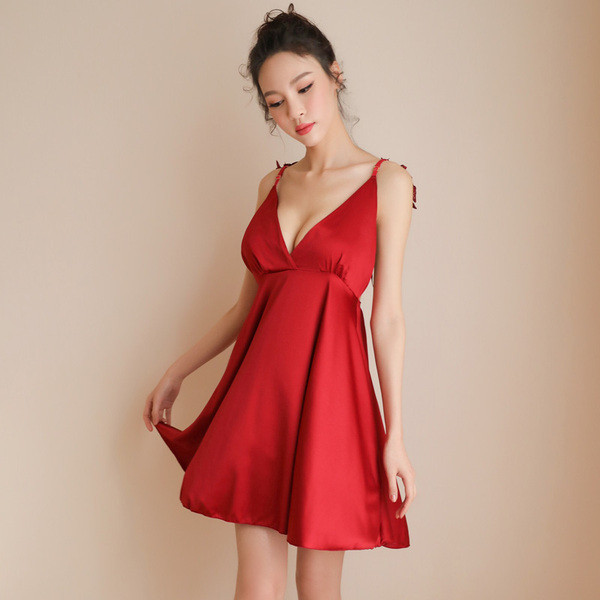 Ženska satenska spavaćica sa V izrezom i 3D elementom - krilima