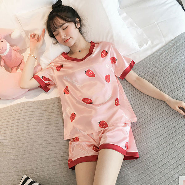 Naiste pidžaamad trükise ja spitsikaelusega