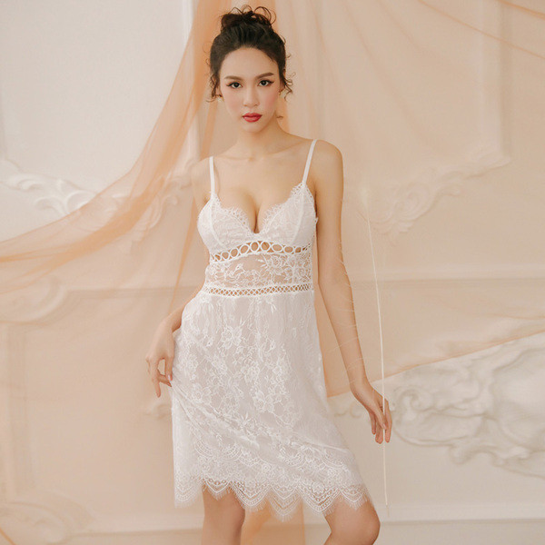 Ženska spavaćica od čipke s V izrezom i tankim naramenicama