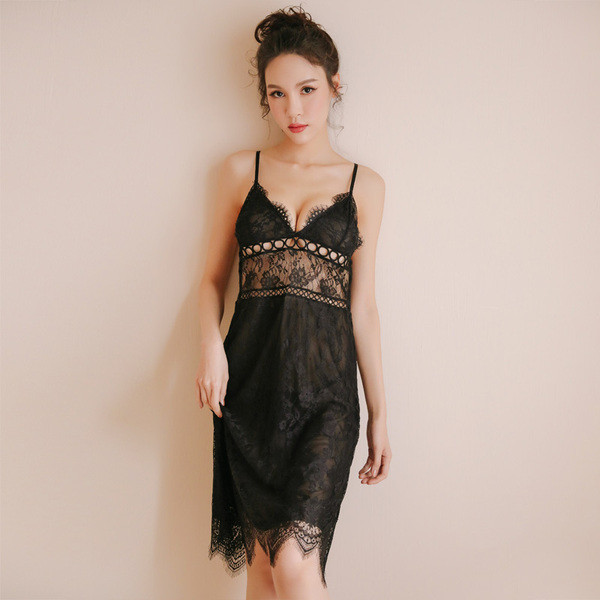 Ženska spavaćica od čipke s V izrezom i tankim naramenicama