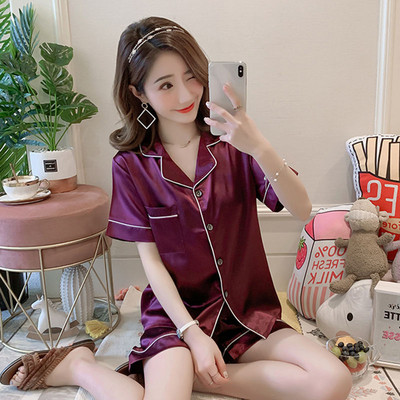 Szatén női pizsama gallérral és zsebbel