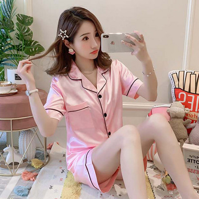 Szatén női pizsama gallérral és zsebbel