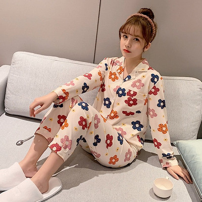 Värvilise mustriga naiste pidžaamad - kaks mudelit