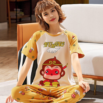 Naiste kaasaegsed pidžaamad värvirakendusega - mitu mudelit