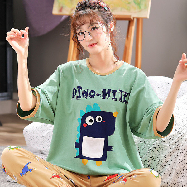 Naiste kaasaegsed pidžaamad värvirakendusega - mitu mudelit