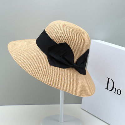 Naiste moodne õlgkübar paelaga