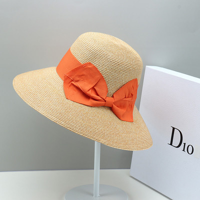 Naiste moodne õlgkübar paelaga