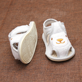 Бебешки сандали с лепенка и бродерия 