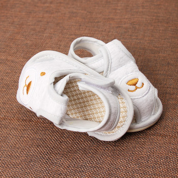 Бебешки сандали с лепенка и бродерия 