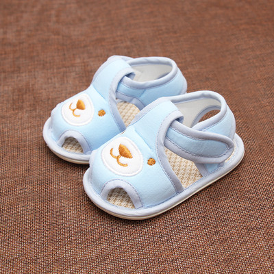 Sandale za bebe sa zakrpom i vezom