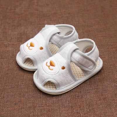 Sandale za bebe sa zakrpom i vezom
