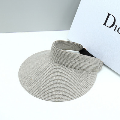 Modern női napellenző, amely alkalmas a strandra