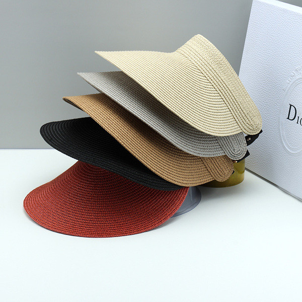 Modern női napellenző, amely alkalmas a strandra