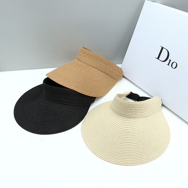 Modern női napellenző, amely alkalmas a strandra