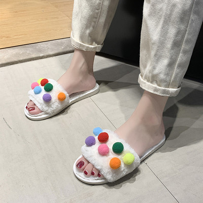 Plüss női papucs pomponokkal