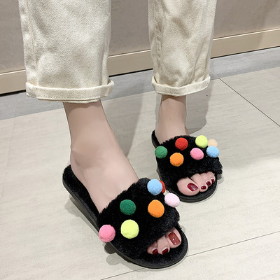 Plüss női papucs pomponokkal