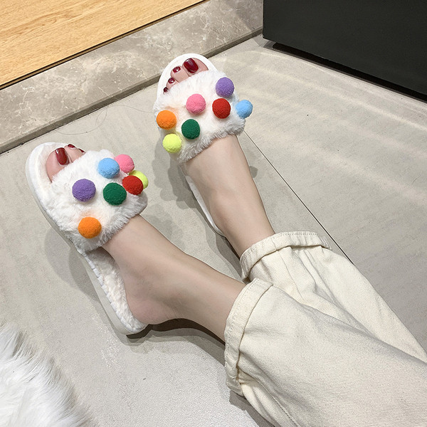 Plüss női papucs pomponokkal